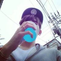 黑白短發男生頭像卡通2