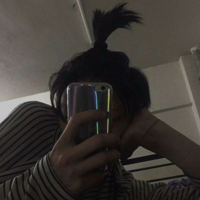 搞怪卡通頭像女孩拿著鞭子對付熊9